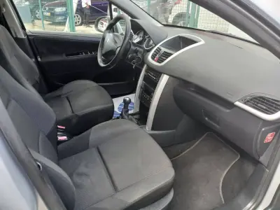 Peugeot 207 2012 - 5250 EUR, 180948 km - AUTO.MOTO.pt - 180948km - foto 23 de 28