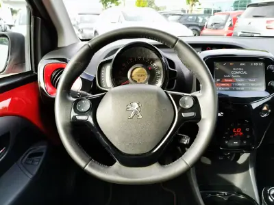 Peugeot 108 2017 - 9600 EUR, 46200 km - AUTO.MOTO.pt - 46200km - foto 20 de 23