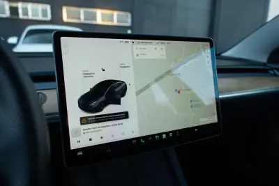 Tesla Model 3 2021 - 24999 EUR, 205000 km - 205000km - foto 15 de 26