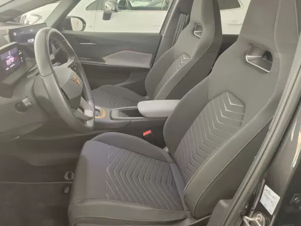Cupra Born 2022 - 24900 EUR, 77000 km - AUTO.MOTO.pt - 77000km - foto 6 de 16