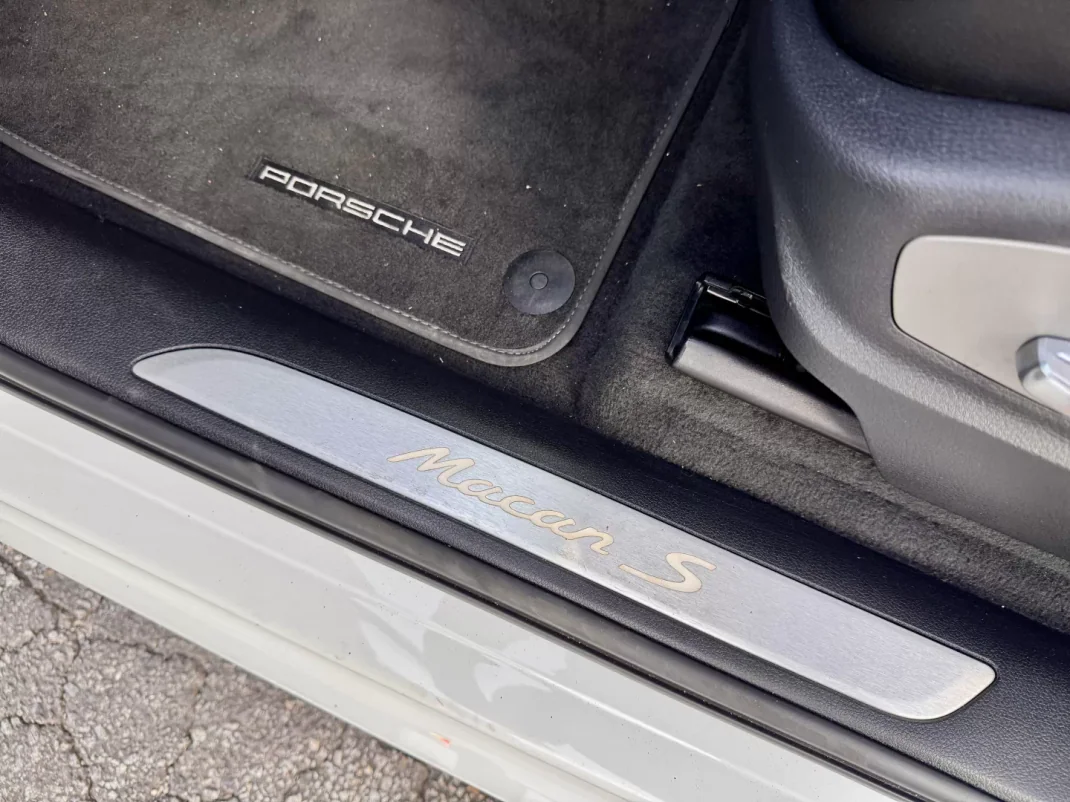 Porsche Macan 2016 - 45990 EUR, 132000 km - AUTO.MOTO.pt - 132000km - foto 25 de 34