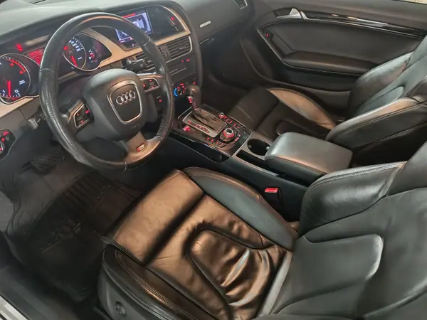 Audi A5 2010 - 15750 EUR, 276000 km - AUTO.MOTO.pt - 276000km - foto 17 de 19