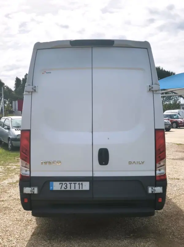 Iveco Daily 2.3 35 S 140 Isotérmica 2017 - 16990 EUR, 330322 km - AUTO.MOTO.pt - 330322km - foto 6 de 10