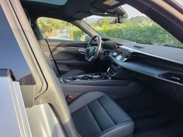 Audi e-tron GT 2021 - 52499 EUR, 100000 km - AUTO.MOTO.pt - 100000km - foto 24 de 46