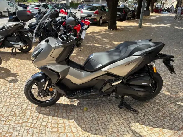 Honda ADV 150 2025 - 5900 EUR, 4926 km - AUTO.MOTO.pt - 4926km - foto 8 de 14