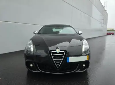 Alfa Romeo Giulietta 2011 - 5990 EUR, 200000 km - AUTO.MOTO.pt - 200000km - foto 10 de 23