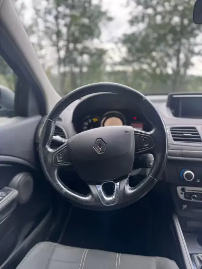 Renault Mégane 2014 - 9500 EUR, 146170 km - AUTO.MOTO.pt - 146170km - foto 9 de 19