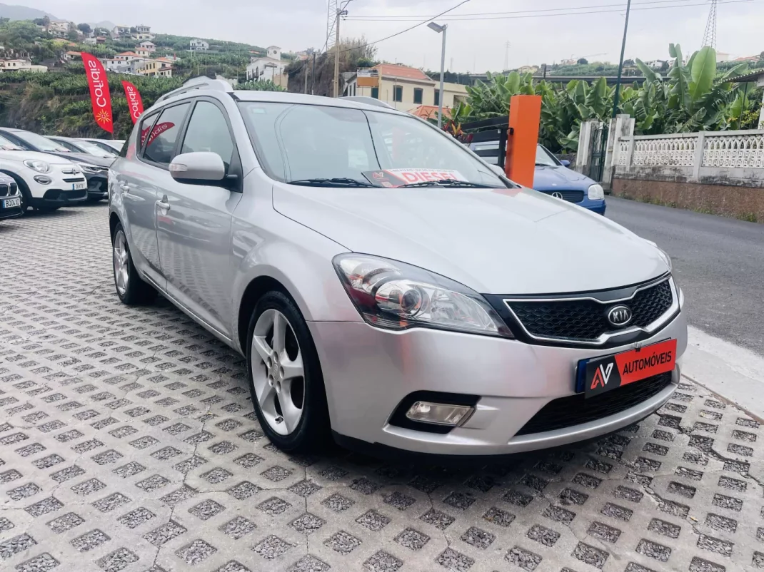 Kia Ceed SW 2010 - 5750 EUR, 297414 km - AUTO.MOTO.pt - 297414km - foto 1 de 12