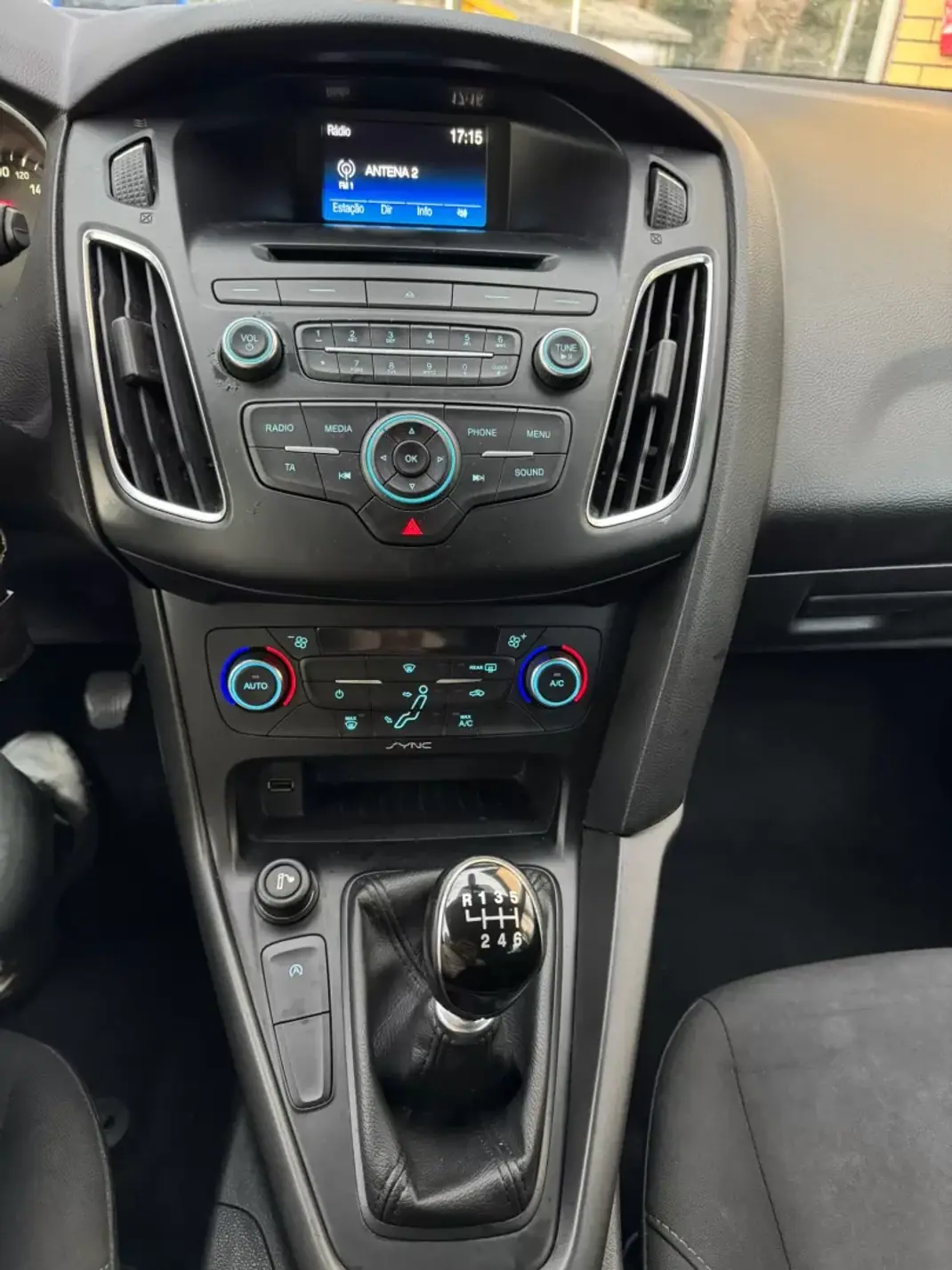 Ford Focus SW 2017 - 9980 EUR, 125000 km - AUTO.MOTO.pt - 125000km - foto 13 de 15