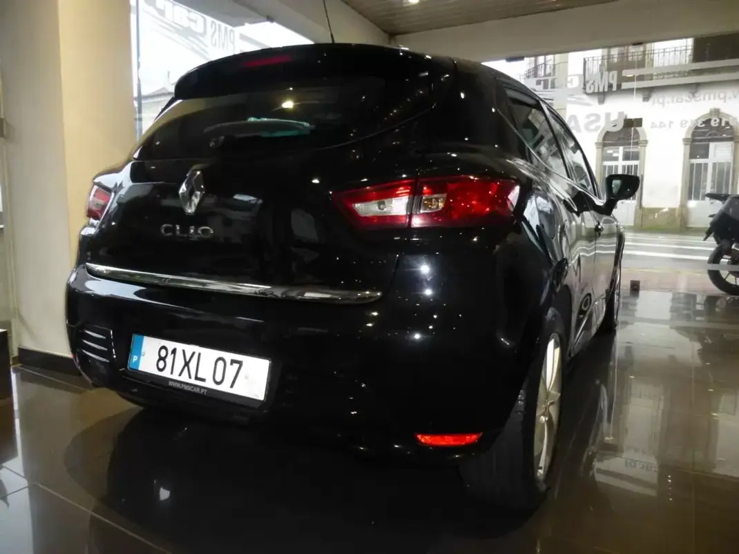 Renault Clio 2019 - 11700 EUR, 116904 km - AUTO.MOTO.pt - 116904km - foto 4 de 32