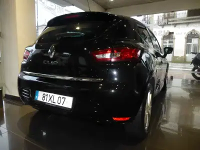 Renault Clio 2019 - 11700 EUR, 116904 km - AUTO.MOTO.pt - 116904km - foto 4 de 32