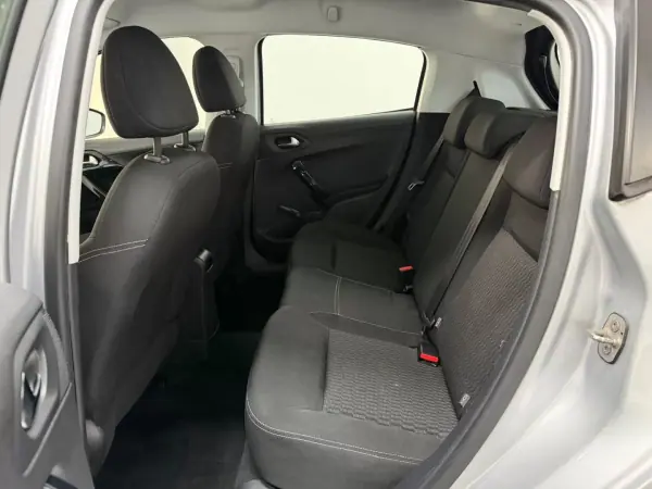Peugeot 208 2015 - 8500 EUR, 152000 km - 152000km - foto 16 de 26