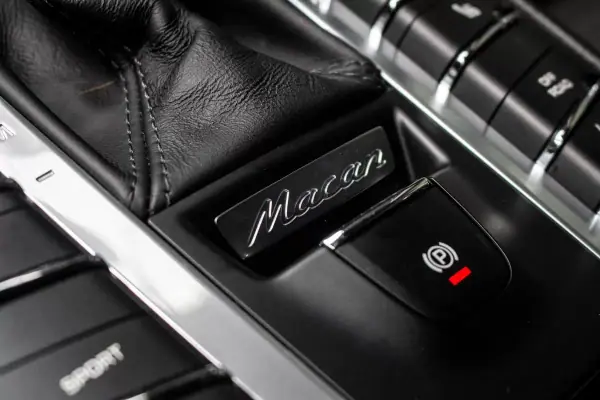 Porsche Macan 2018 - 54990 EUR, 99798 km - AUTO.MOTO.pt - 99798km - foto 25 de 45