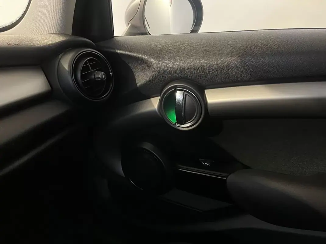 MINI 5 Portas 2016 - 12500 EUR, 146000 km - AUTO.MOTO.pt - 146000km - foto 25 de 32