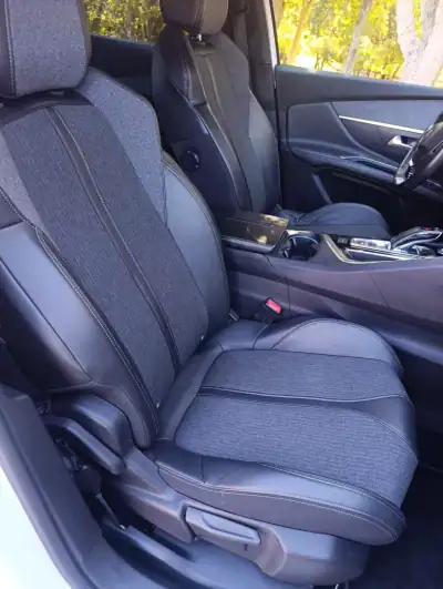 Peugeot 3008 2017 - 18950 EUR, 179000 km - AUTO.MOTO.pt - 179000km - foto 17 de 19