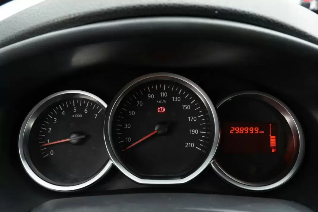 Dacia Sandero 2019 - 6900 EUR, 298960 km - AUTO.MOTO.pt - 298960km - foto 18 de 21
