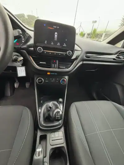 Ford Fiesta 2018 - 13490 EUR, 140000 km - AUTO.MOTO.pt - 140000km - foto 8 de 10