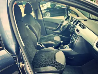 Citroën C3 2011 - 8900 EUR, 162000 km - AUTO.MOTO.pt - 162000km - foto 5 de 9