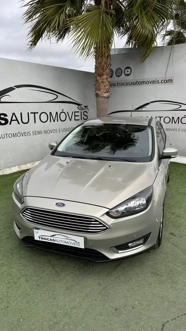 Ford Focus 2015 - 13500 EUR, 117793 km - AUTO.MOTO.pt - 117793km - foto 2 de 26