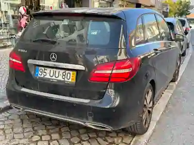 Mercedes-Benz B 180 2018 - 14500 EUR, 106000 km - AUTO.MOTO.pt - 106000km - foto 10 de 10