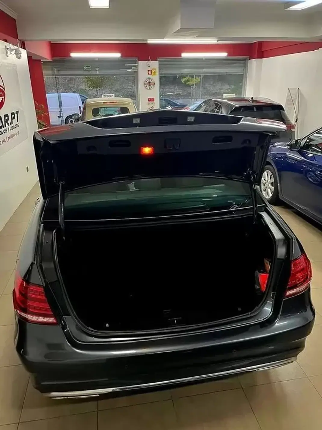 Mercedes-Benz E 300 2013 - 17500 EUR, 221000 km - AUTO.MOTO.pt - 221000km - foto 30 de 32