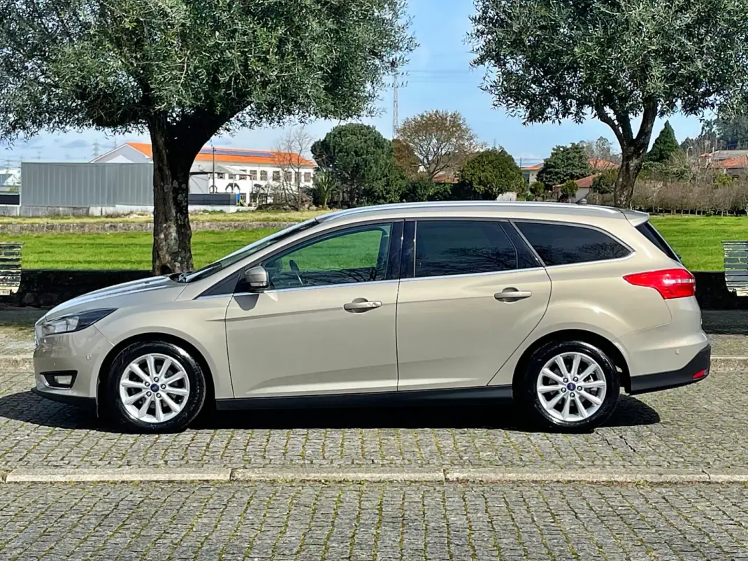 Ford Focus SW 2017 - 7750 EUR, 243000 km - AUTO.MOTO.pt - 243000km - foto 9 de 39
