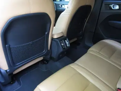 Volvo XC 40 2019 - 29490 EUR, 70000 km - AUTO.MOTO.pt - 70000km - foto 36 de 60