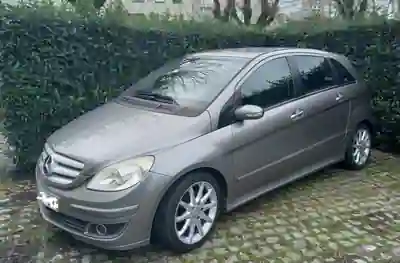 Mercedes-Benz B 150 2007 - 5000 EUR, 164300 km - AUTO.MOTO.pt - 164300km - foto 2 de 5