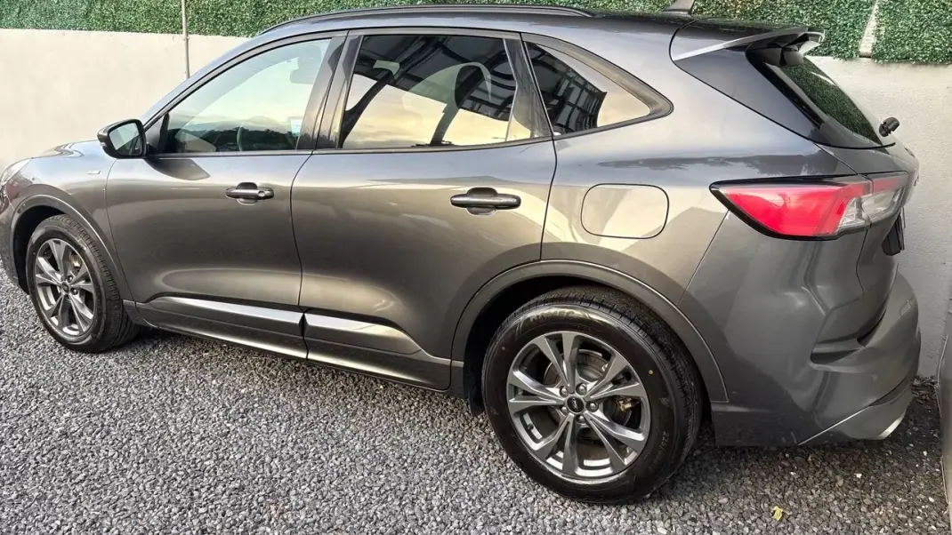 Ford Kuga 2022 - 14300 EUR, 119000 km - 119000km - foto 4 de 12