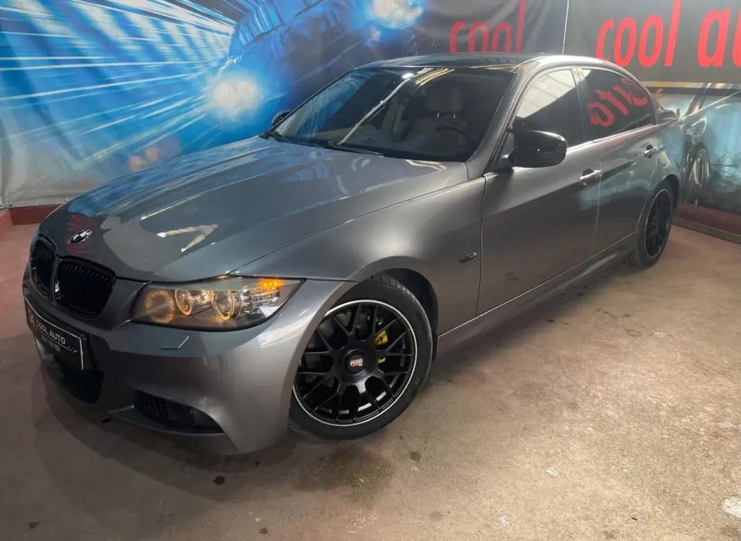 BMW 318 2010 - 10999 EUR, 181000 km - AUTO.MOTO.pt - 181000km - foto 1 de 46