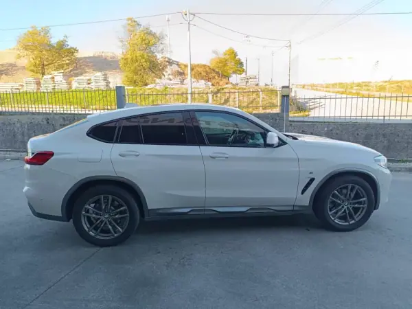 BMW X4 2018 - 49000 EUR, 90000 km - AUTO.MOTO.pt - 90000km - foto 16 de 52
