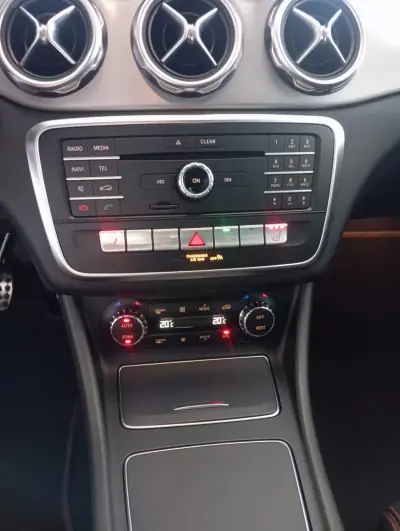 Mercedes-Benz GLA 220 2018 - 27500 EUR, 105000 km - AUTO.MOTO.pt - 105000km - foto 37 de 39