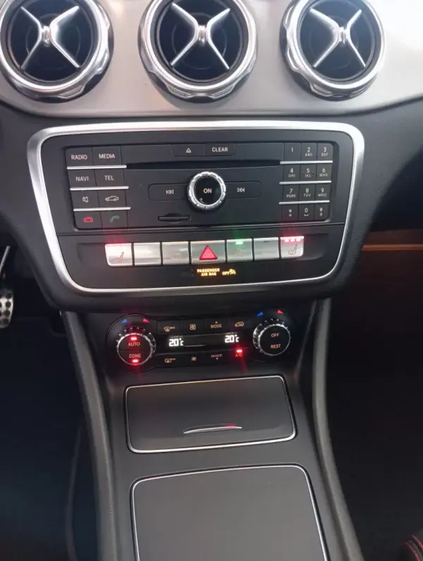 Mercedes-Benz GLA 220 2018 - 27000 EUR, 105000 km - AUTO.MOTO.pt - 105000km - foto 37 de 39