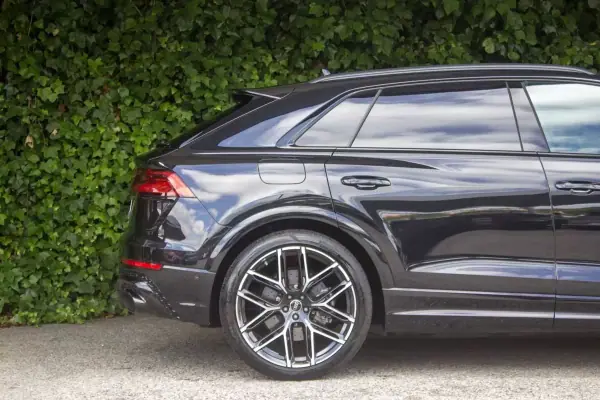 Audi RS Q8 2021 - 131900 EUR, 91000 km - AUTO.MOTO.pt - 91000km - foto 4 de 26