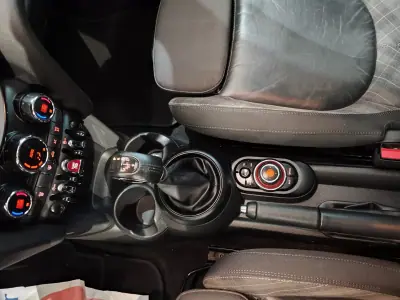MINI 5 Portas 2017 - 15490 EUR, 76000 km - AUTO.MOTO.pt - 76000km - foto 17 de 27