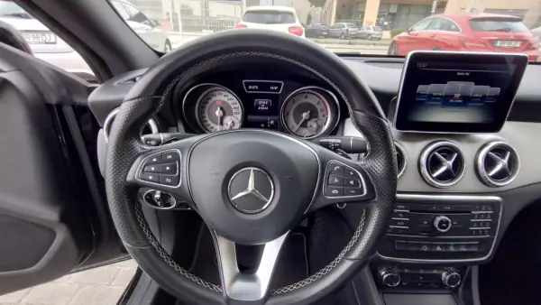 Mercedes-Benz CLA 200 2016 - 19999 EUR, 199000 km - AUTO.MOTO.pt - 199000km - foto 26 de 33