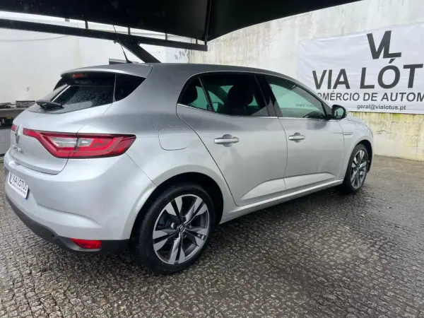 Renault Mégane 2018 - 14500 EUR, 170000 km - AUTO.MOTO.pt - 170000km - foto 6 de 12