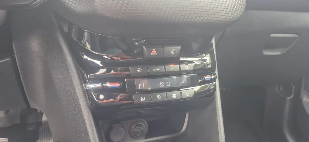 Peugeot 2008 2015 - 10750 EUR, 51000 km - 51000km - foto 17 de 26
