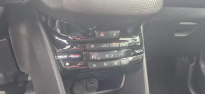 Peugeot 2008 2015 - 10750 EUR, 51000 km - 51000km - foto 17 de 26