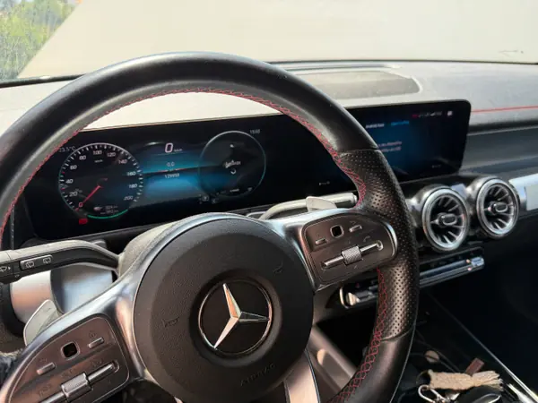 Mercedes-Benz EQB 2022 - 34000 EUR, 130000 km - AUTO.MOTO.pt - 130000km - foto 9 de 15