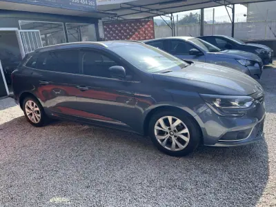 Renault Mégane Sport Tourer 2019 - 12500 EUR, 232000 km - AUTO.MOTO.pt - 232000km - foto 3 de 16