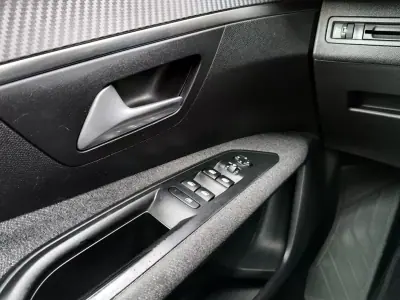 Peugeot 3008 2018 - 15990 EUR, 200391 km - AUTO.MOTO.pt - 200391km - foto 19 de 25