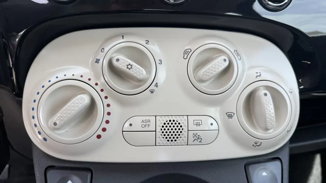 Fiat 500C 2015 - 8990 EUR, 59403 km - 59403km - foto 34 de 42