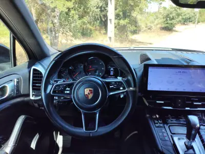 Porsche Cayenne 2015 - 35900 EUR, 206900 km - AUTO.MOTO.pt - 206900km - foto 24 de 27