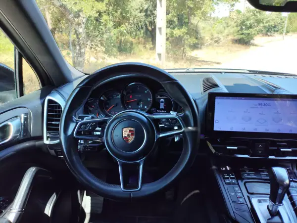 Porsche Cayenne 2015 - 35900 EUR, 206900 km - AUTO.MOTO.pt - 206900km - foto 24 de 27