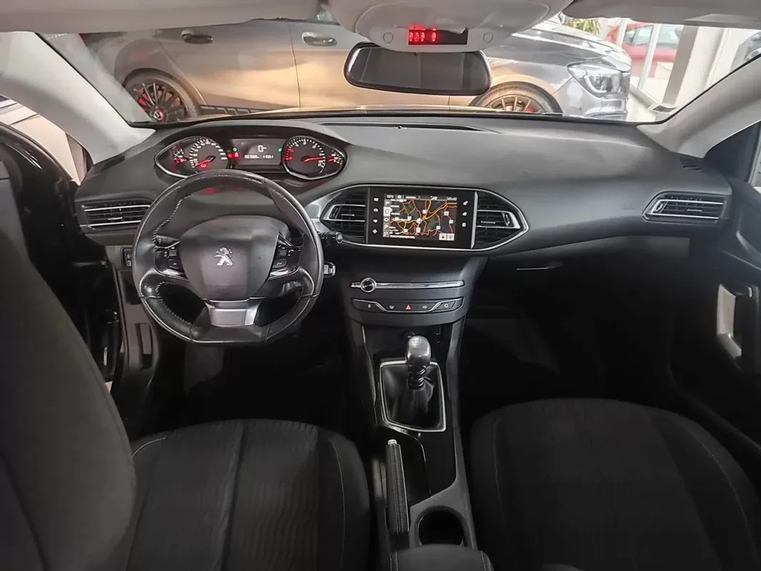 Peugeot 308 2014 - 9350 EUR, 207000 km - AUTO.MOTO.pt - 207000km - foto 19 de 34