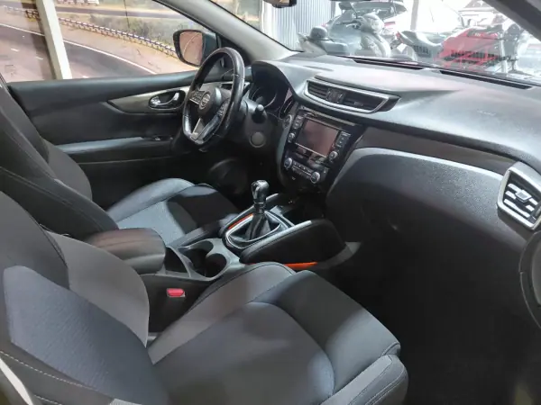 Nissan Qashqai 2018 - 18900 EUR, 99000 km - AUTO.MOTO.pt - 99000km - foto 14 de 16
