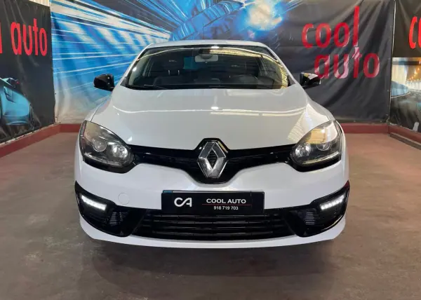 Renault Mégane Coupe 2014 - 9750 EUR, 182000 km - AUTO.MOTO.pt - 182000km - foto 2 de 44