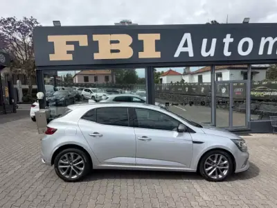 Renault Mégane 2018 - 16900 EUR, 89150 km - AUTO.MOTO.pt - 89150km - foto 7 de 12