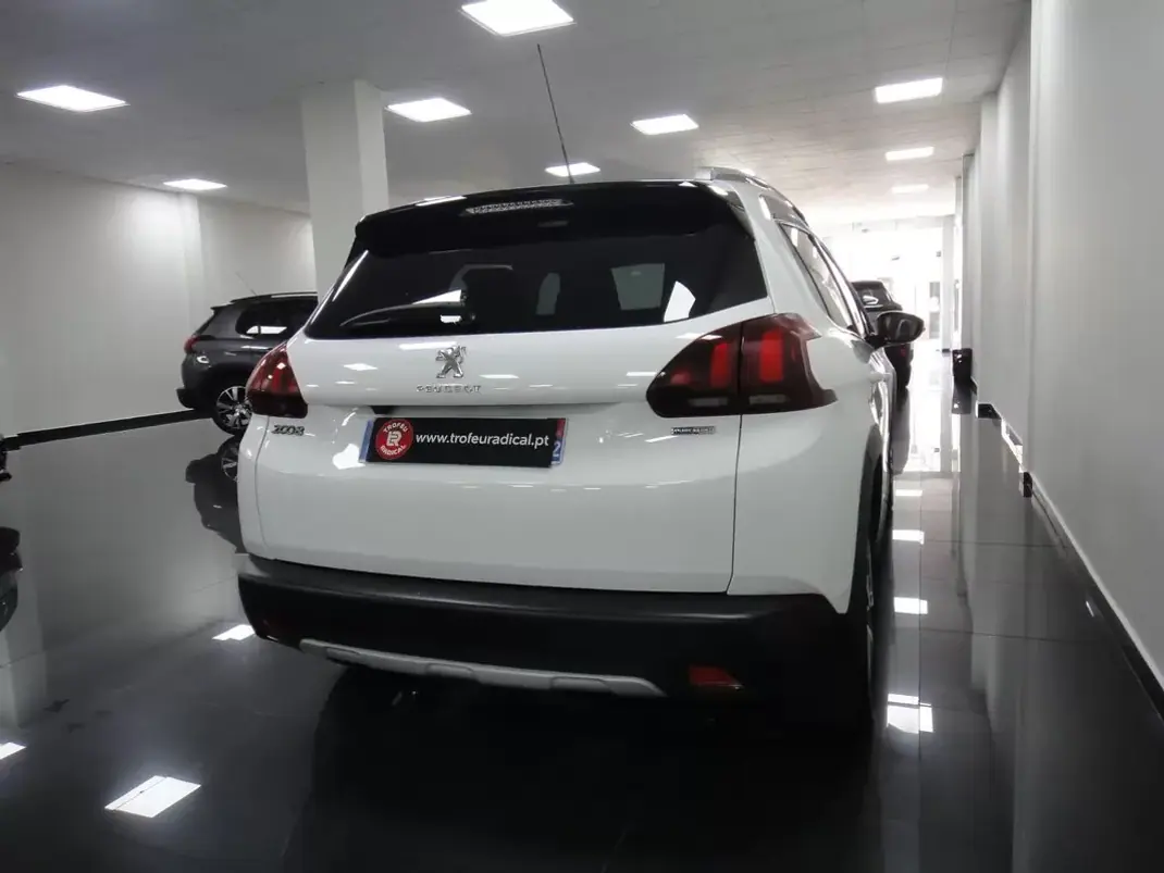 Peugeot 2008 2019 - 11250 EUR, 90000 km - AUTO.MOTO.pt - 90000km - foto 8 de 32